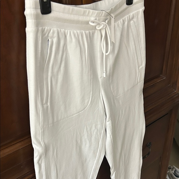 Talbots White Jogger Capri Pants/NWT - Picture 4 of 7